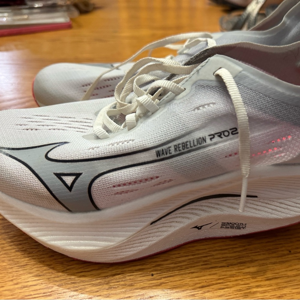 Mizuno Wave Rebellion Pro Women's White Athletic Shoes size 8